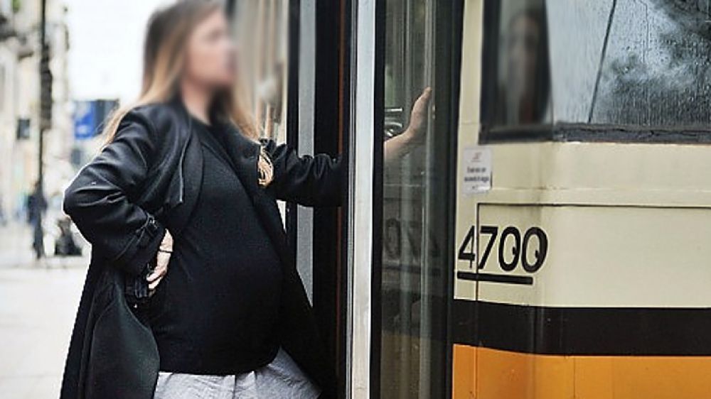 La Spezia, incinta di 9 mesi senza biglietto su bus, fatta scendere