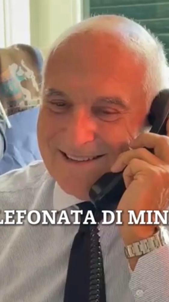 "Se telefonando": Mina chiama il patron delle cravatte Maurizio Marinella. Ecco cosa è accaduto