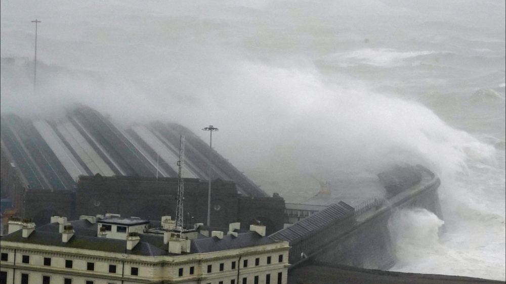 La tempesta Ciaran si abbatte sull'Europa. Pioggia e vento forte in arrivo anche in Italia