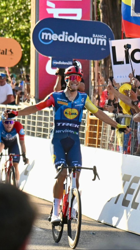 LA VOLATA VINCENTE DI JONATHAN MILAN A ROMA CHIUDE IL GIRO D’ITALIA