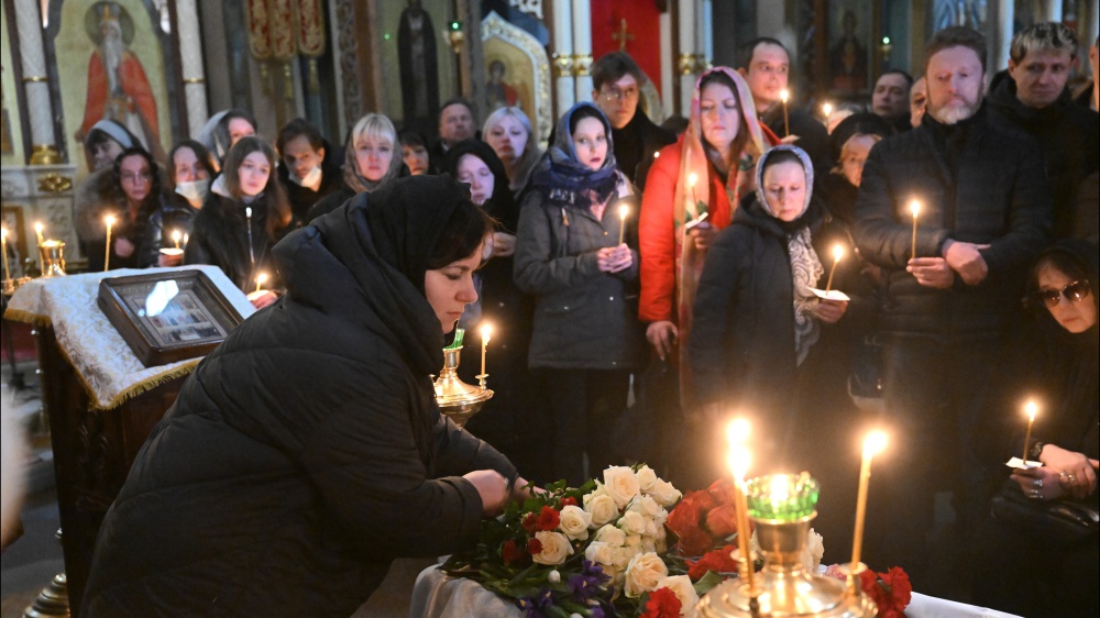 Oltre duemila persone a Mosca ai funerali di Navalvy, in Russia oltre 50 sostenitori del dissidente arrestati