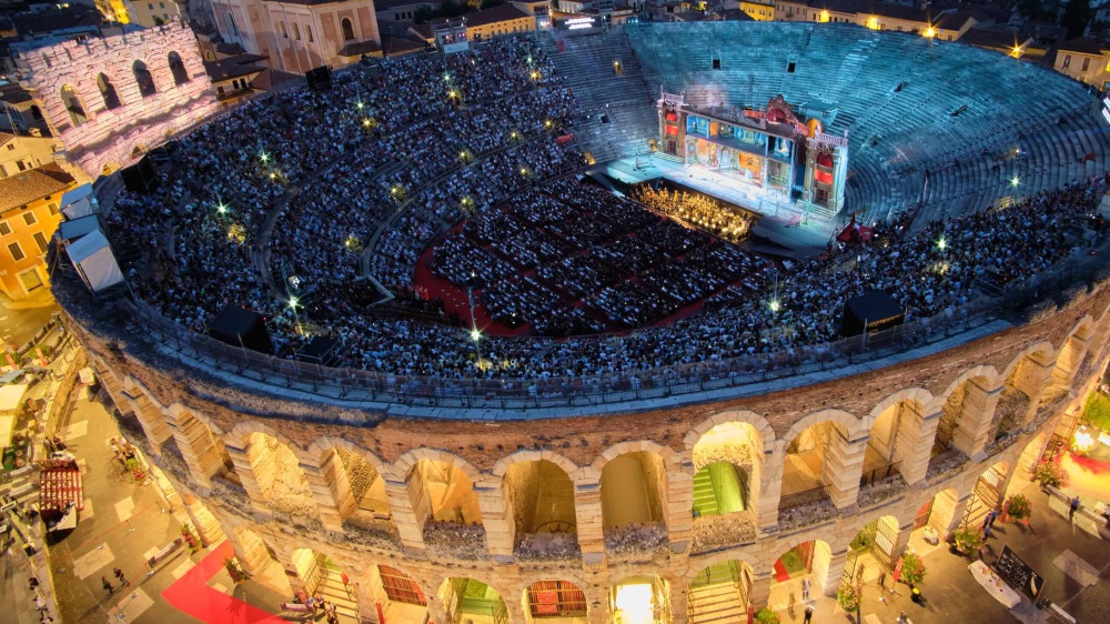 L’Aida, tra passato e futuro, incanta il pubblico dell’Arena di Verona