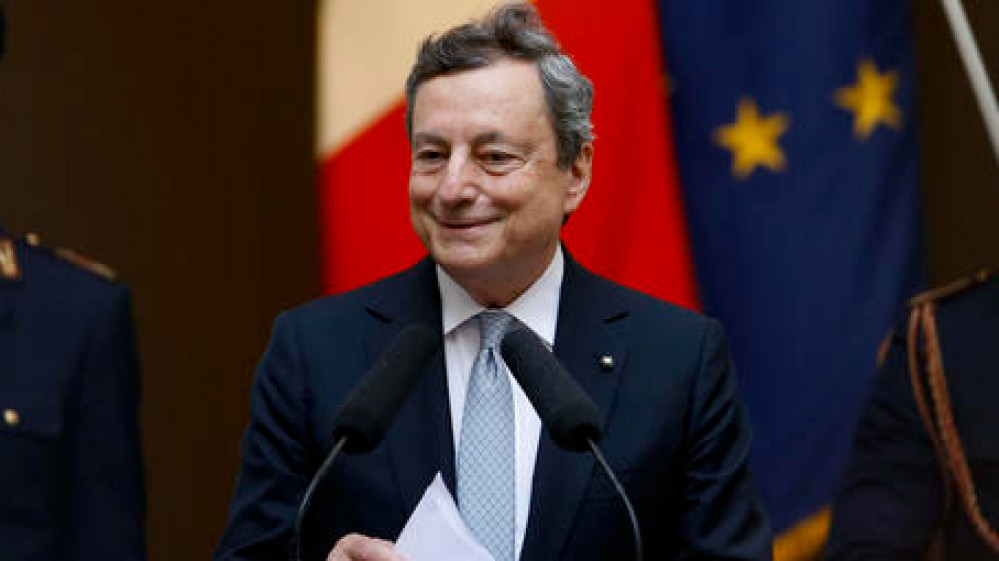 L’appello di Draghi agli italiani “Vaccinatevi e rispettate le regole”. Il saluto prima della pausa estiva