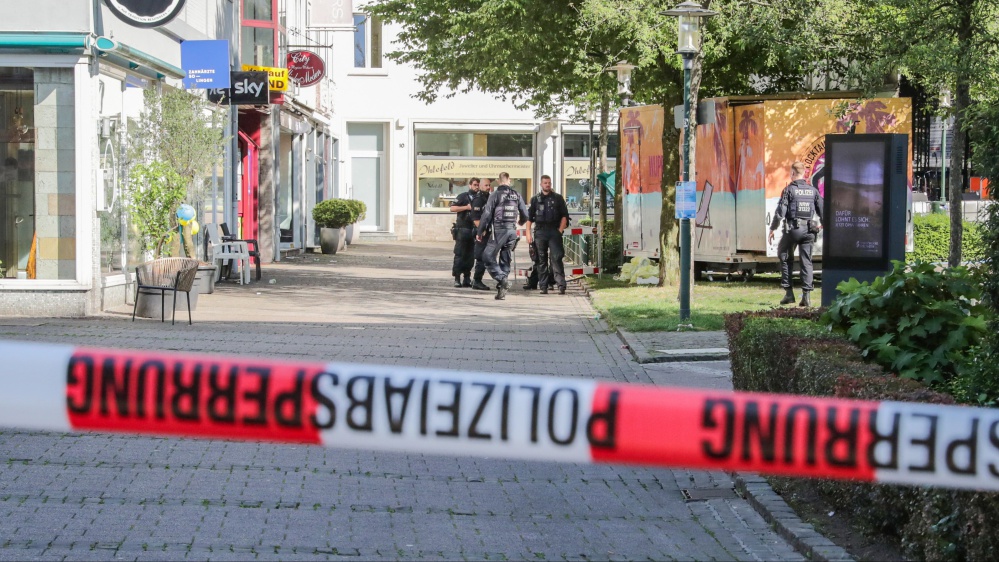 L’attentato di Solingen rivendicato dall’Isis, la polizia conferma l’arresto di un siriano, nel pomeriggio un altro fermo