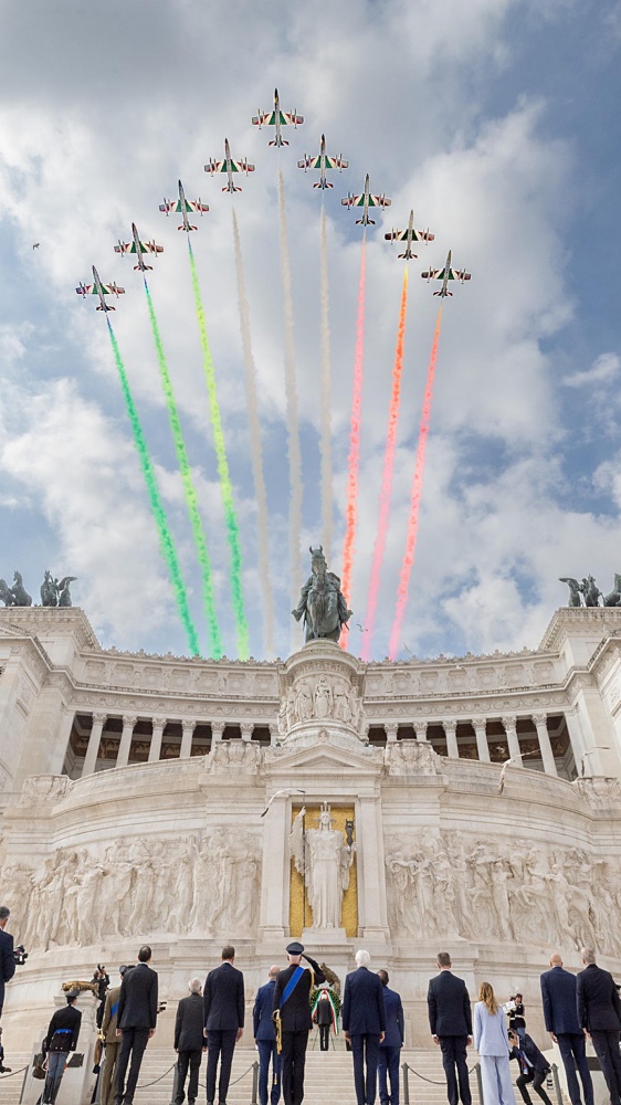 L’Italia celebra il 2 giugno. Mattarella, una data che segnò un atto di libertà senza precedenti