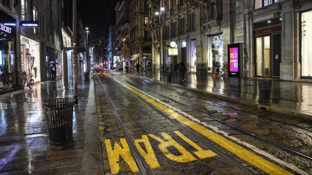Le foto del coprifuoco a Milano, in città torna il silenzio del lockdown