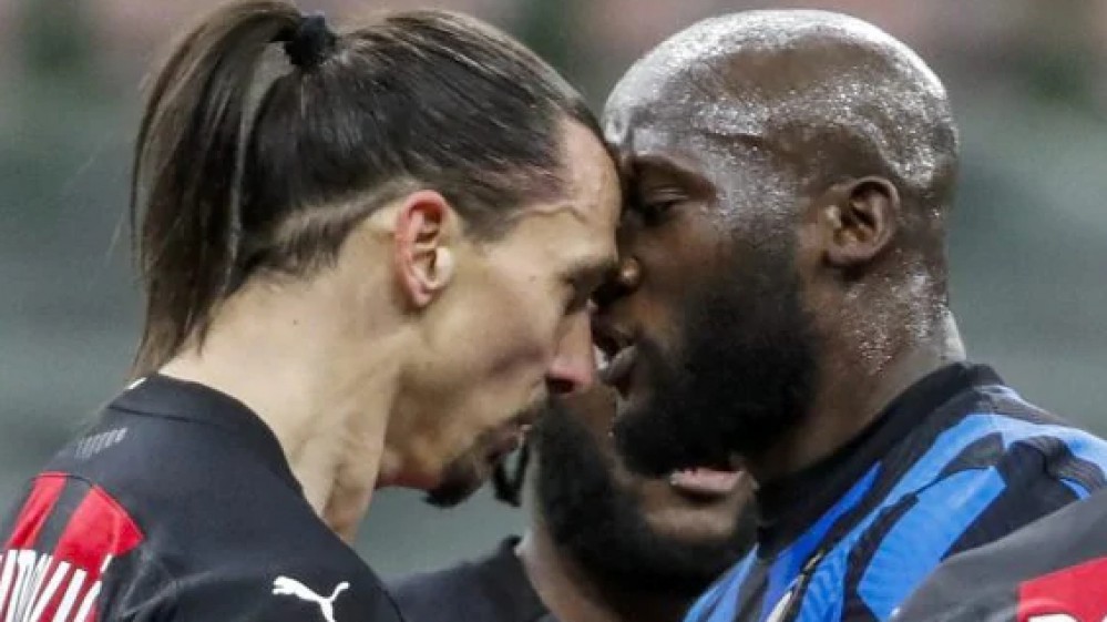 Le immagini della rissa Ibrahimovic-Lukaku fanno il giro del mondo, Zazzaroni su RTL 102.5: è stata una vergogna