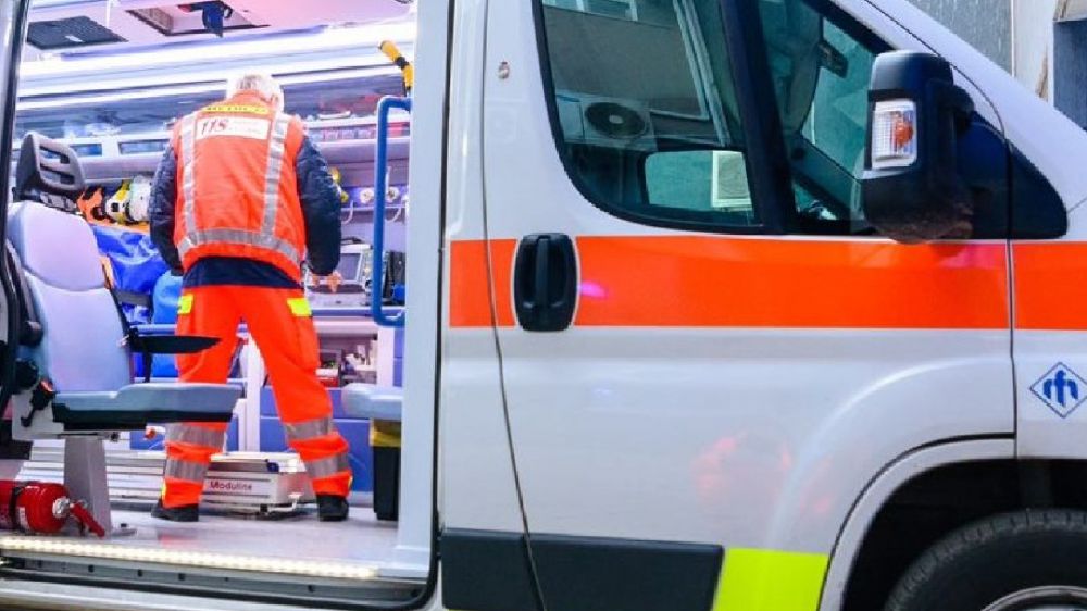 Lecce, si introduce in casa di un'anziana, la donna sviene e il ladro la soccorre