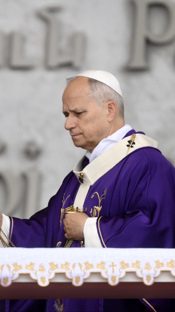 "Libano, rialzati". Questo l'appello del Papa durante la messa a Beirut