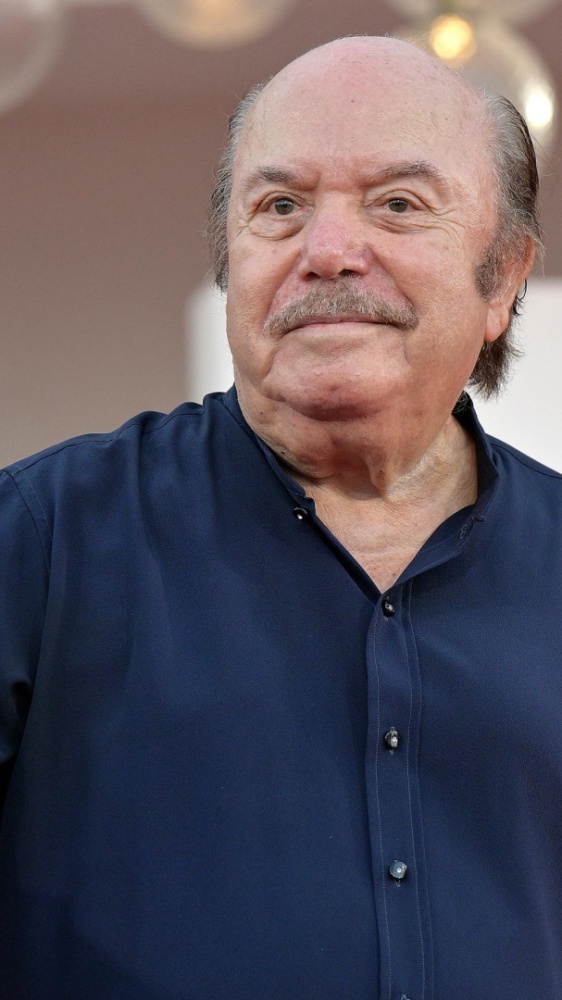 Lino Banfi compie 90 anni, auguri al nonno d'Italia. Sapevate del nome d'arte?