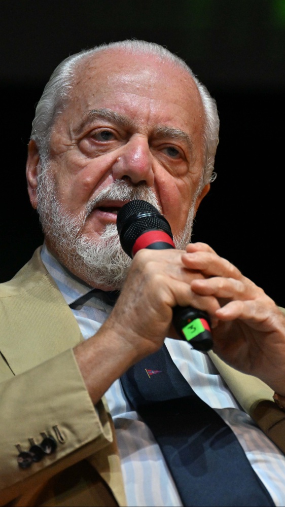 Lo show di De Laurentiis al Giffoni: tra cinema, calcio e provocazioni