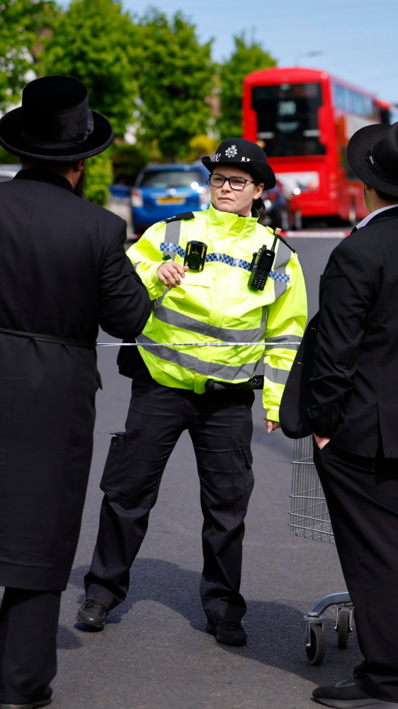 Londra: due ebrei feriti a coltellate a Golders Green, l'aggressore è stato bloccato, poi preso dalla polizia