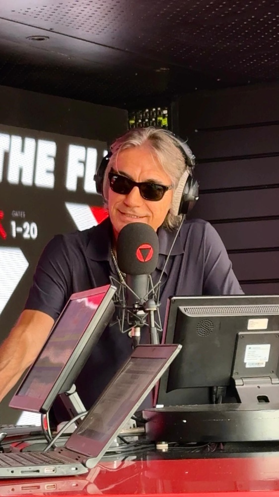 Luciano Ligabue a RTL 102.5: “Campovolo è una tradizione che va avanti da sempre e quest’anno abbiamo esagerato. Sul palco ci sarà anche mio figlio”