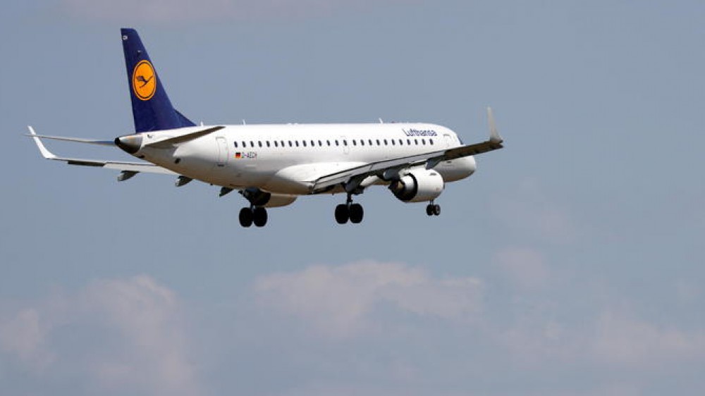 Lufthansa testa i letti per i passeggeri della classe economica, l'esperimento sui voli a lungo raggio