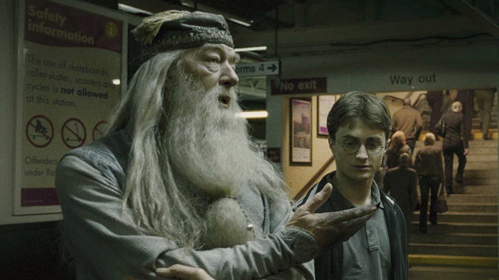 Lutto nel mondo del cinema, è morto Michael Gambon interprete di Albus Silente in Harry Potter