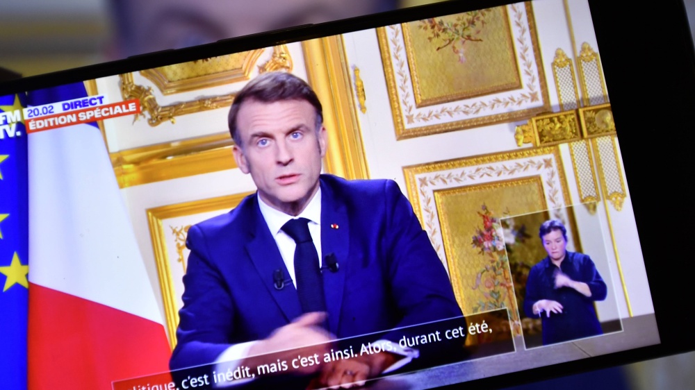 Macron punta al centro, vuole restare in carica fino al 2027, tra due giorni un nuovo incarico