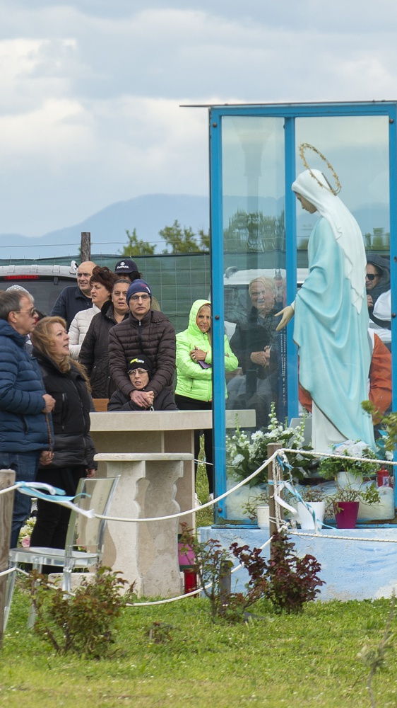 Madonna di Trevignano Romano, confermata la confisca del terreno dove era posta la statua, prosegue l'indagine per truffa