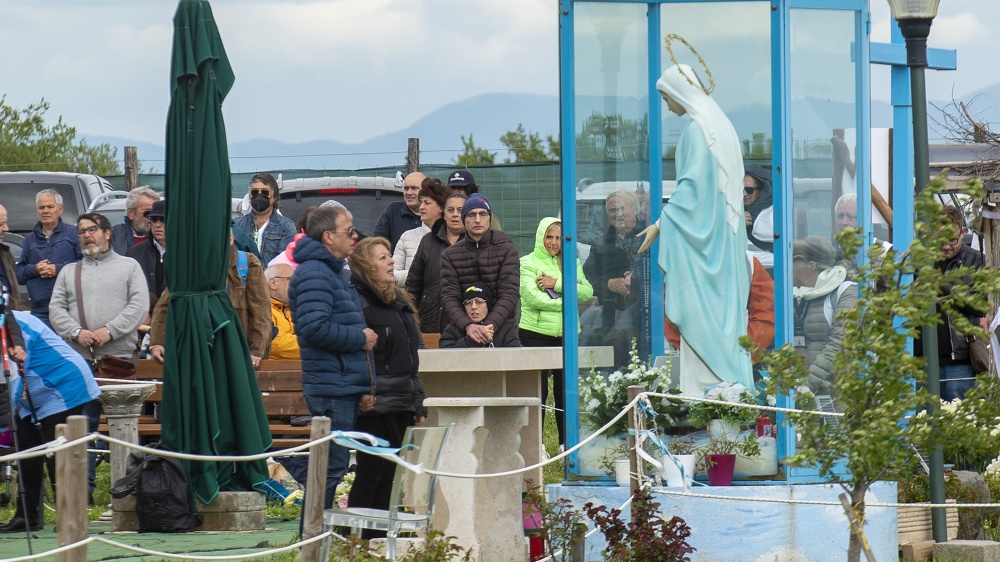 Madonna di Trevignano Romano, confermata la confisca del terreno dove era posta la statua, prosegue l'indagine per truffa