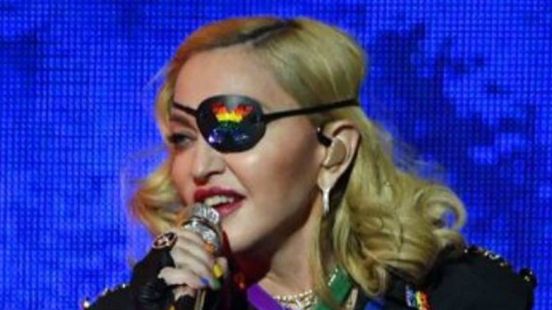 Madonna interrompe il suo tour negli Usa, troppo dolore