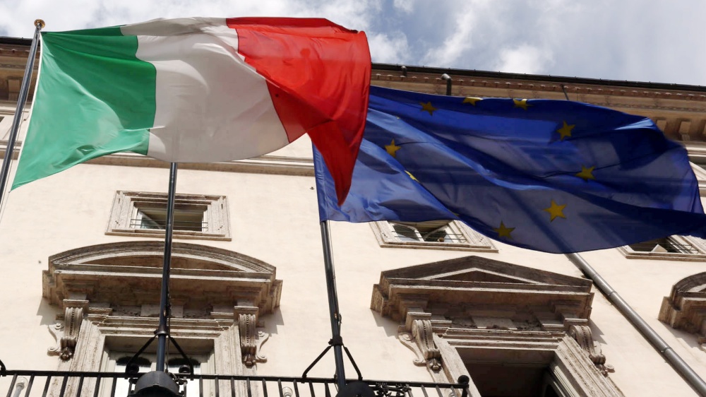 Maggioranza, Fratelli d’Italia: “Bandiere dell’Ue e dell’Italia esposte con decoro o scatta la multa”