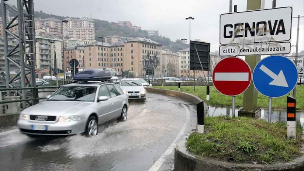 Maltempo, allerta arancione, allagamenti in Liguria