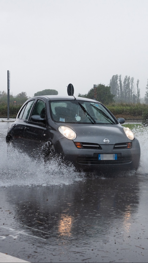 Maltempo: allerta in Liguria. Scuole chiuse a Genova e a Bergamo