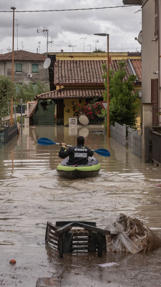 Maltempo: emergenza in Emilia-Romagna e allerta in altre regioni. L’Italia percossa da inondazioni e nubifragi.