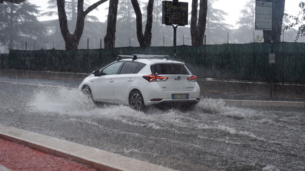 Maltempo in Toscana, travolti dall'acqua e dispersi una nonna e il nipotino di cinque mesi