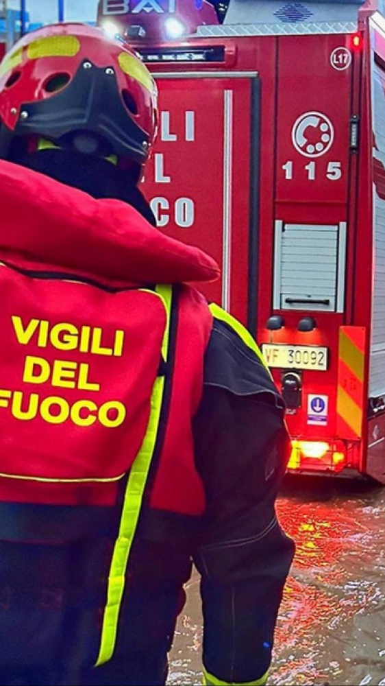Maltempo: fermato un treno prima di una voragine in Lombardia. All’Elba in 200 isolati