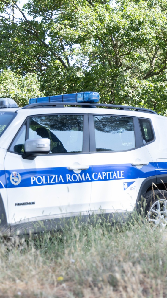 Mamma e figlia morte a Villa Pamphili: i misteri di Kaufman,  carte di credito piene e barche a noleggio