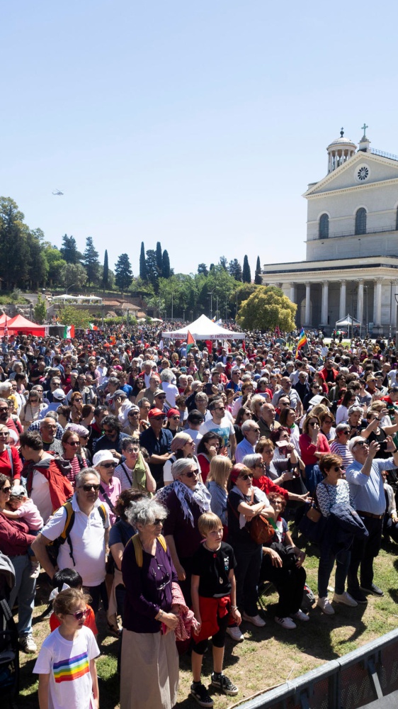 Manifestazione per il 25 Aprile a Roma, feriti con una pistola ad aria marito e moglie