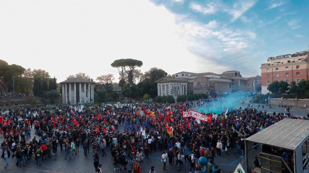 Manifestazioni anti G20 pacifiche. In migliaia da Ostiense a Bocca della Verità. Pochi a San Giovanni