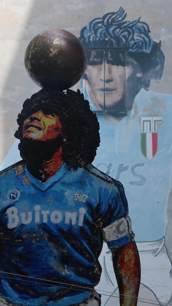 Maradona, la leggenda del calcio mondiale: ecco nel giorno del suo compleanno come lo ricorda Napoli