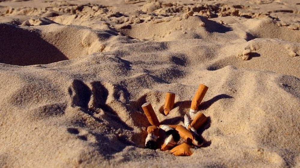 Marevivo:  ogni anno  5 milioni di mozziconi di sigaretta vengono abbandonati sulle spiagge