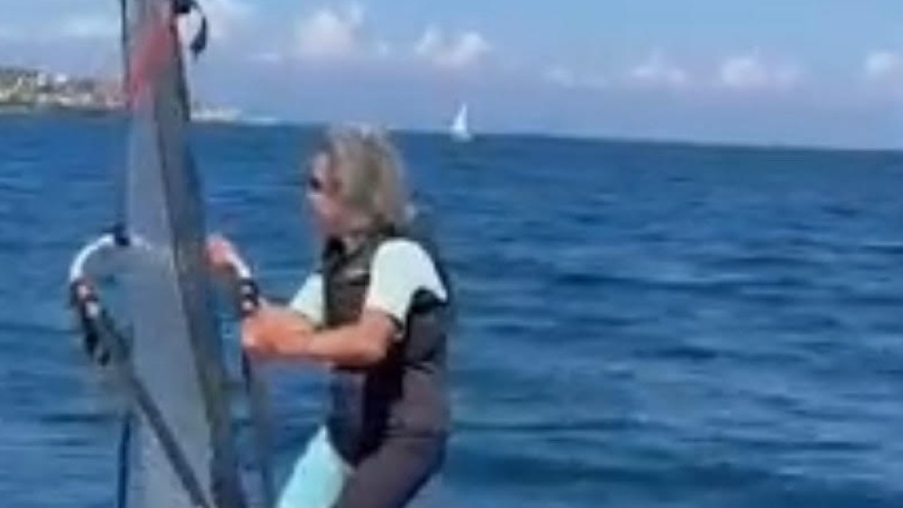 Mariuccia Rivano va in windsurf all'età di 97 anni: ecco la sua incredibile storia