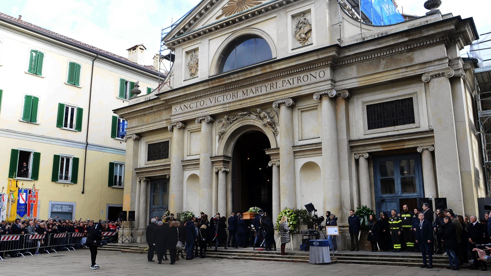 Maroni, ai funerali di Stato a Varese Giorgia Meloni: "L’Italia è stata fortunata ad averlo avuto"