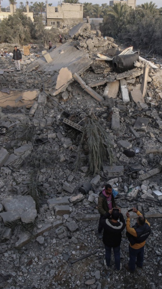 Massicci raid israeliani a Gaza, Hamas torna al tavolo delle trattative