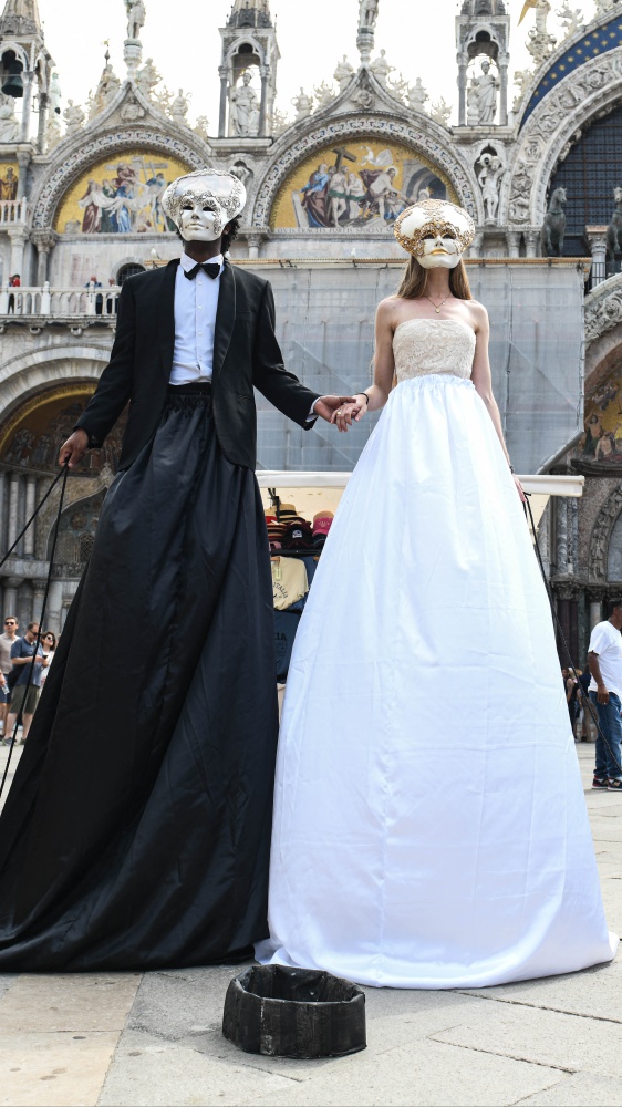 Matrimonio Bezos-Sanchez, il sì dell'anno. Venezia blindata. Disordini in pazza San Marco