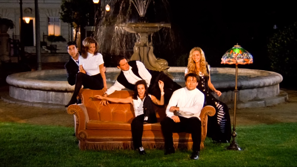 Matthew Perry, il cast di Friends: “Devastati da questa perdita. Siamo una famiglia”