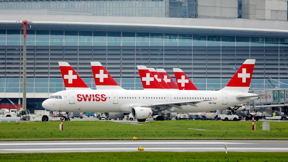 Mattinata di disagi per i voli, chiuso lo spazio aereo in Svizzera: dirottamenti, cancellazioni e ritardi