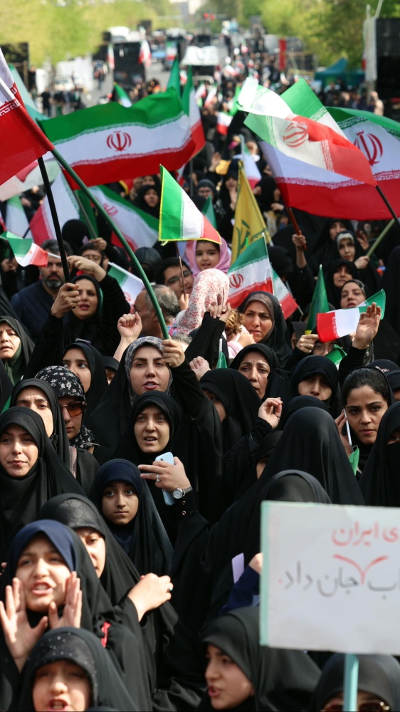 Medio Oriente, 17 vittime per un attacco israeliano in Libano, Teheran minaccia di lasciare i colloqui. Chiuso lo stretto di Hormuz