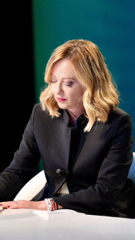 Meloni in linea con Trump, l'Europa si difenda da sola, dice al Tg di La7