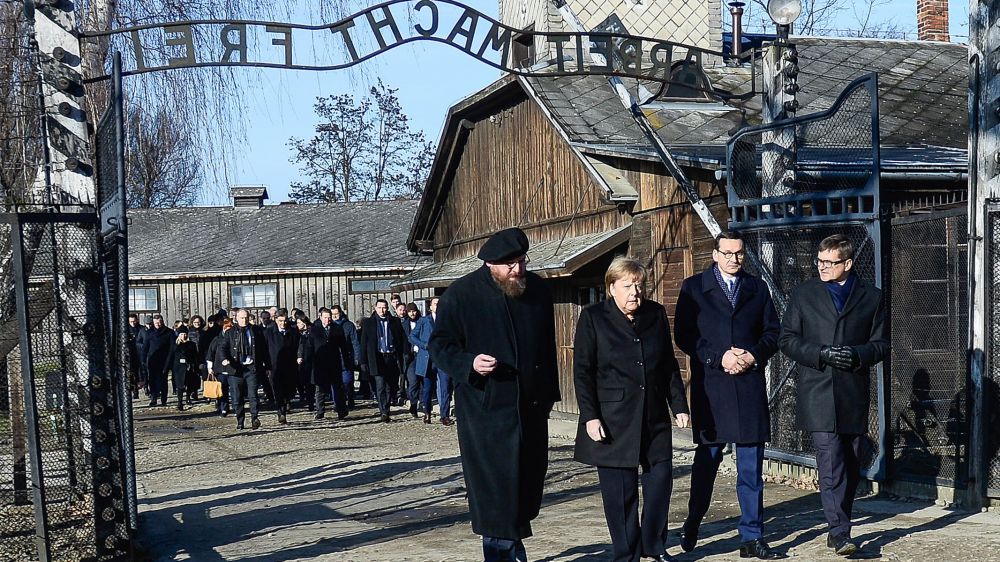 Merkel a Auschwitz, vergogna profonda, mai dimenticare
