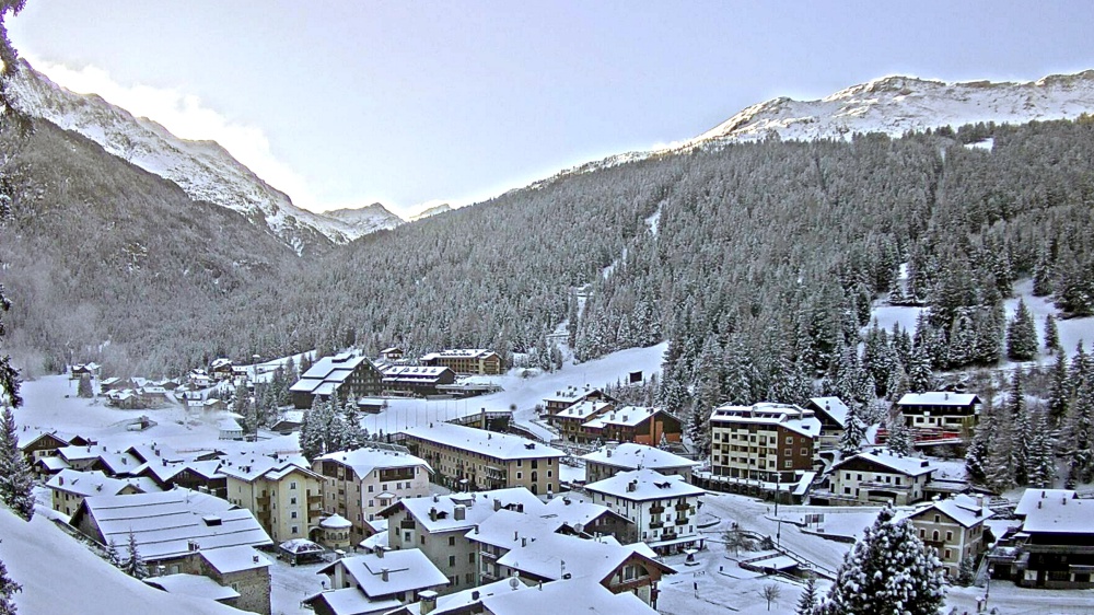 Meteo, ancora disagi per la neve a Parigi. Sull'Italia venti forti e rovesci, ma nel weekend migliora