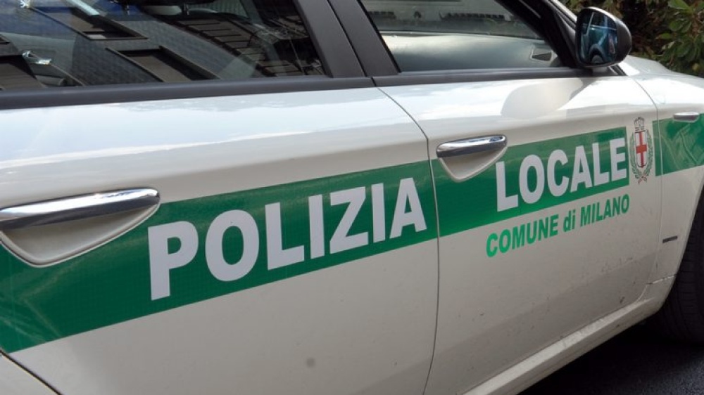 Milano, 34enne investita e uccisa da un camion. Il conducente è scappato