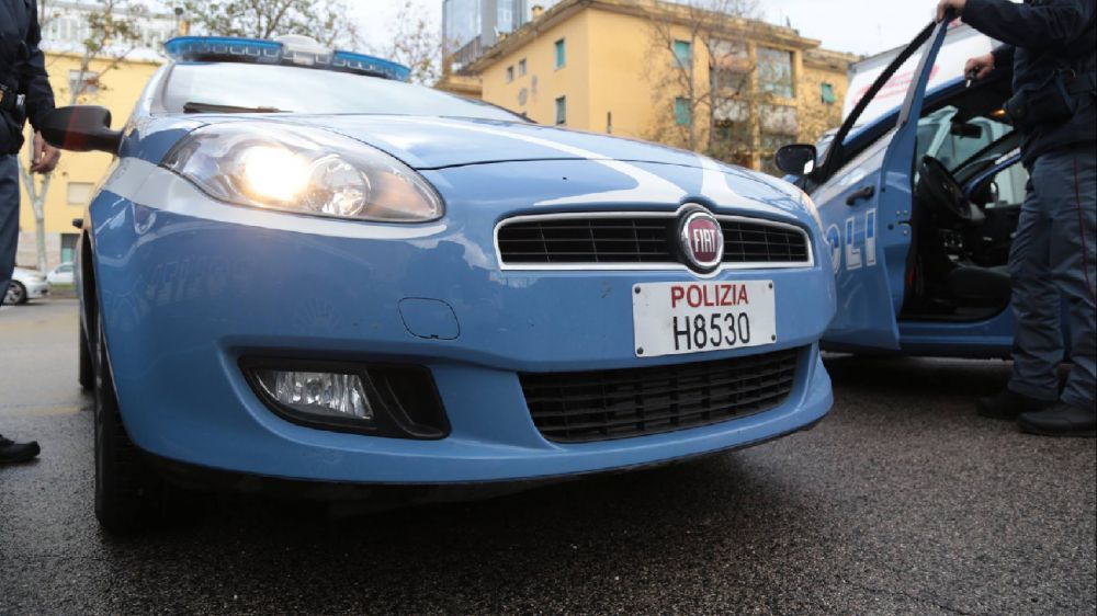 Milano, molesta bambini al parco, arrestato