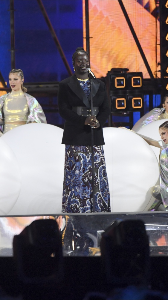 Mimì vince X Factor 2024. L’incoronazione in piazza del Plebiscito, a Napoli