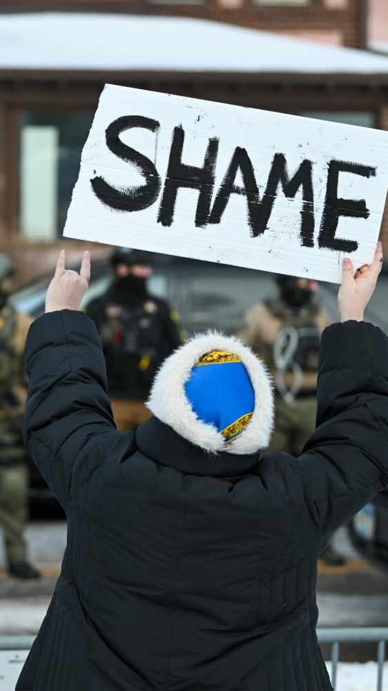 Minneapolis, migliaia in piazza per protestare contro l'Ice, dopo l'omicidio di una donna. Il sindaco: "Andatevene"