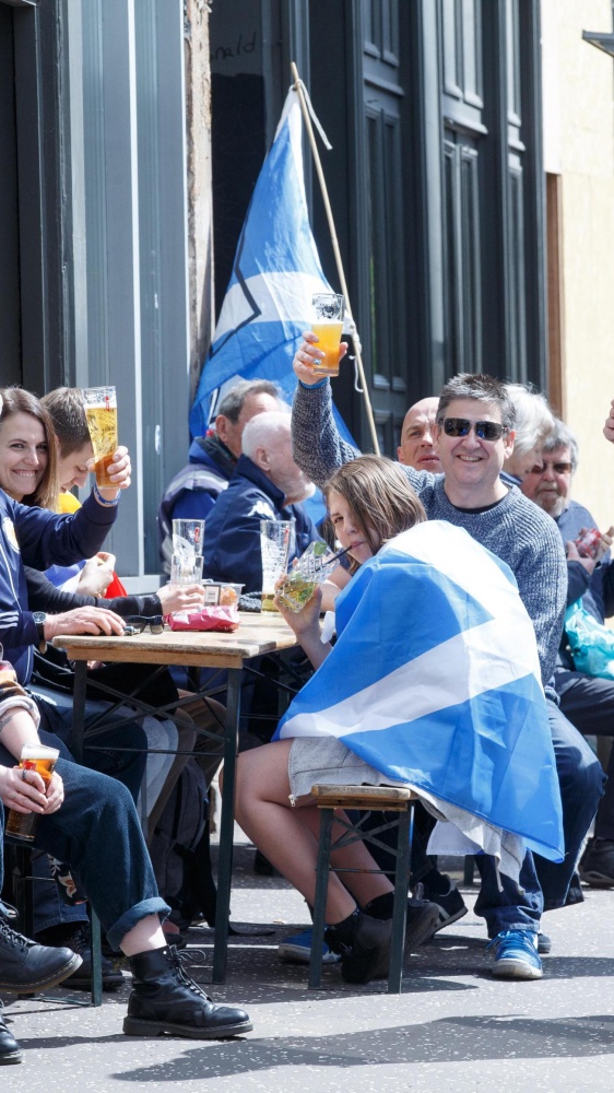 Mondiali 2026, i tifosi della Scozia invadono Boston e mandano i pub in crisi di birra