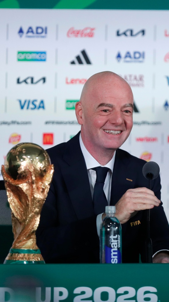 Mondiali 2026 rivoluzione regole FIFA: VAR ampliato, tempo effettivo e nuove sanzioni in campo oggi